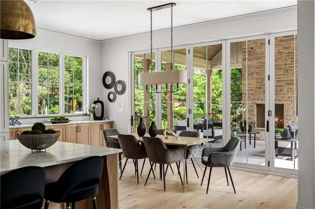 921 Heards Ferry Road, Sandy Springs, Georgia 30328, 5 Bedrooms Bedrooms, ,6 BathroomsBathrooms,Residential,Sold,921 Heards Ferry Road,7221034 921 Heards Ferry Road, Sandy Springs, Georgia 30328, 5 Bedrooms Bedrooms, ,6 BathroomsBathrooms,Residential,Sold,921 Heards Ferry Road,7221034