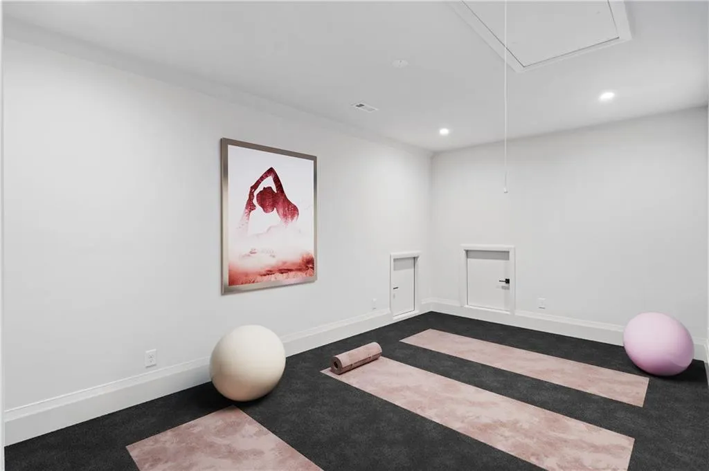 921 Heards Ferry Road, Sandy Springs, Georgia 30328, 5 Bedrooms Bedrooms, ,6 BathroomsBathrooms,Residential,Sold,921 Heards Ferry Road,7221034 921 Heards Ferry Road, Sandy Springs, Georgia 30328, 5 Bedrooms Bedrooms, ,6 BathroomsBathrooms,Residential,Sold,921 Heards Ferry Road,7221034