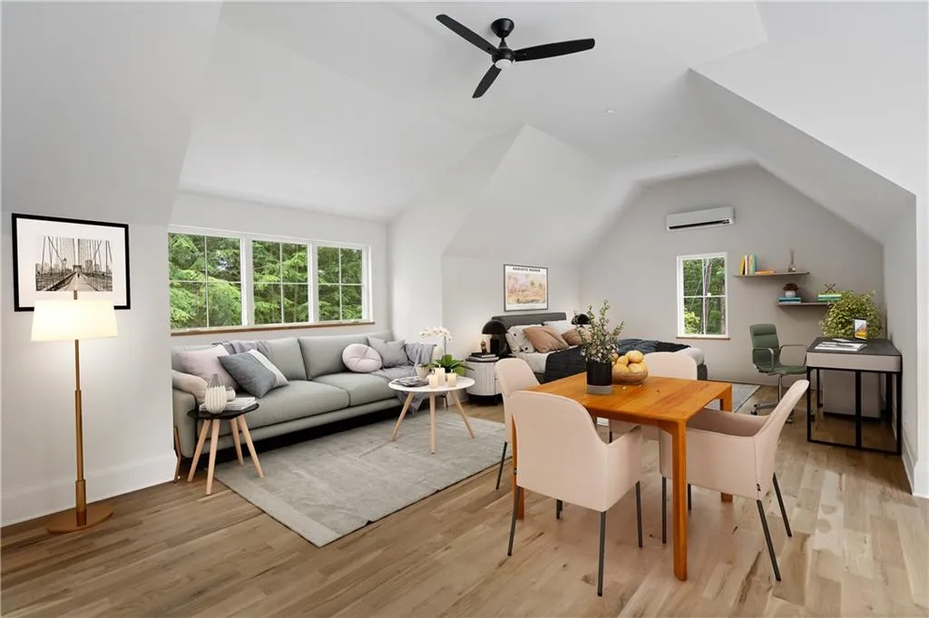 921 Heards Ferry Road, Sandy Springs, Georgia 30328, 5 Bedrooms Bedrooms, ,6 BathroomsBathrooms,Residential,Sold,921 Heards Ferry Road,7221034 921 Heards Ferry Road, Sandy Springs, Georgia 30328, 5 Bedrooms Bedrooms, ,6 BathroomsBathrooms,Residential,Sold,921 Heards Ferry Road,7221034