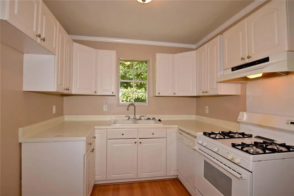 5640 Kingsport Drive, Sandy Springs, Georgia 30342, 2 Bedrooms Bedrooms, ,1 BathroomBathrooms,Residential,Sold,5640 Kingsport Drive,6072626