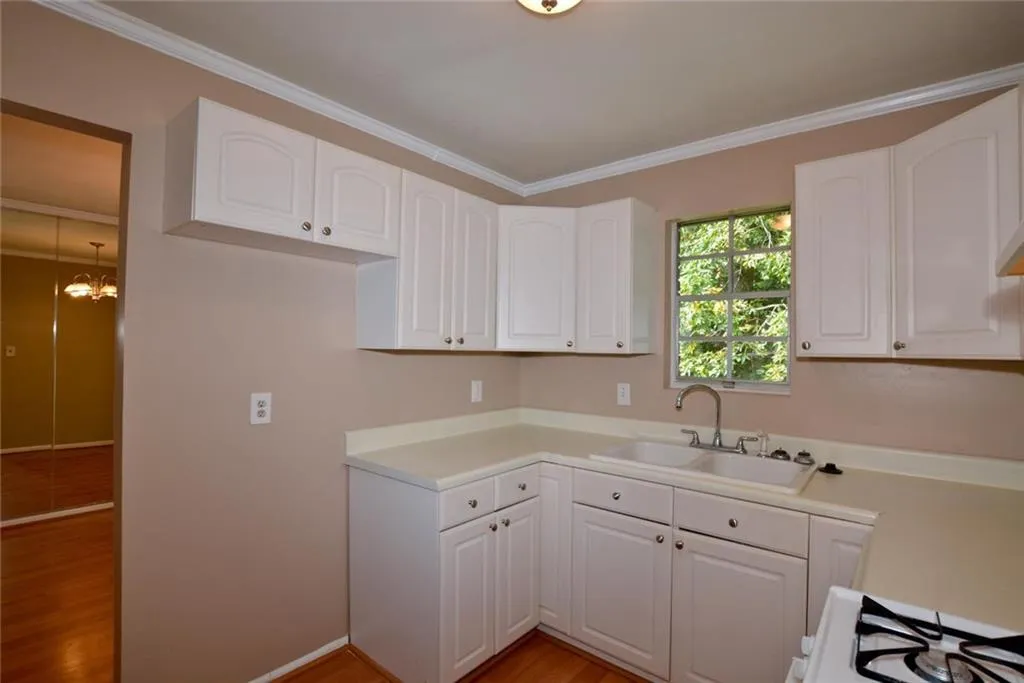 5640 Kingsport Drive, Sandy Springs, Georgia 30342, 2 Bedrooms Bedrooms, ,1 BathroomBathrooms,Residential,Sold,5640 Kingsport Drive,6072626
