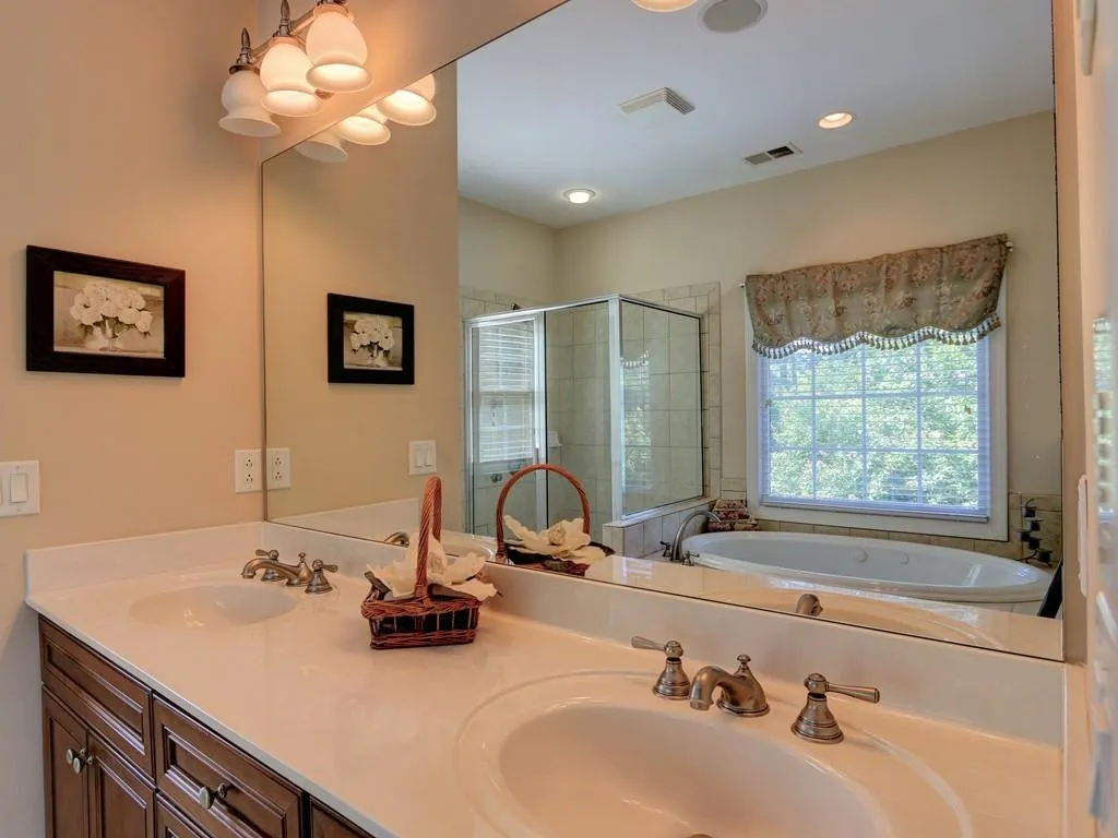 5463 Wentworth Street Unit 51, Atlanta, Georgia 30342, 2 Bedrooms Bedrooms, ,2 BathroomsBathrooms,Residential,Sold,5463 Wentworth Street Unit 51,5870799