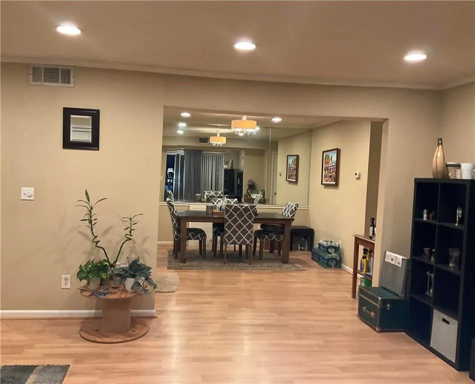 6051 Roswell Rd Unit O24, Sandy Springs, Georgia 30328, 2 Bedrooms Bedrooms, ,2 BathroomsBathrooms,Residential,For Sale,6051 Roswell Rd Unit O24,7692248