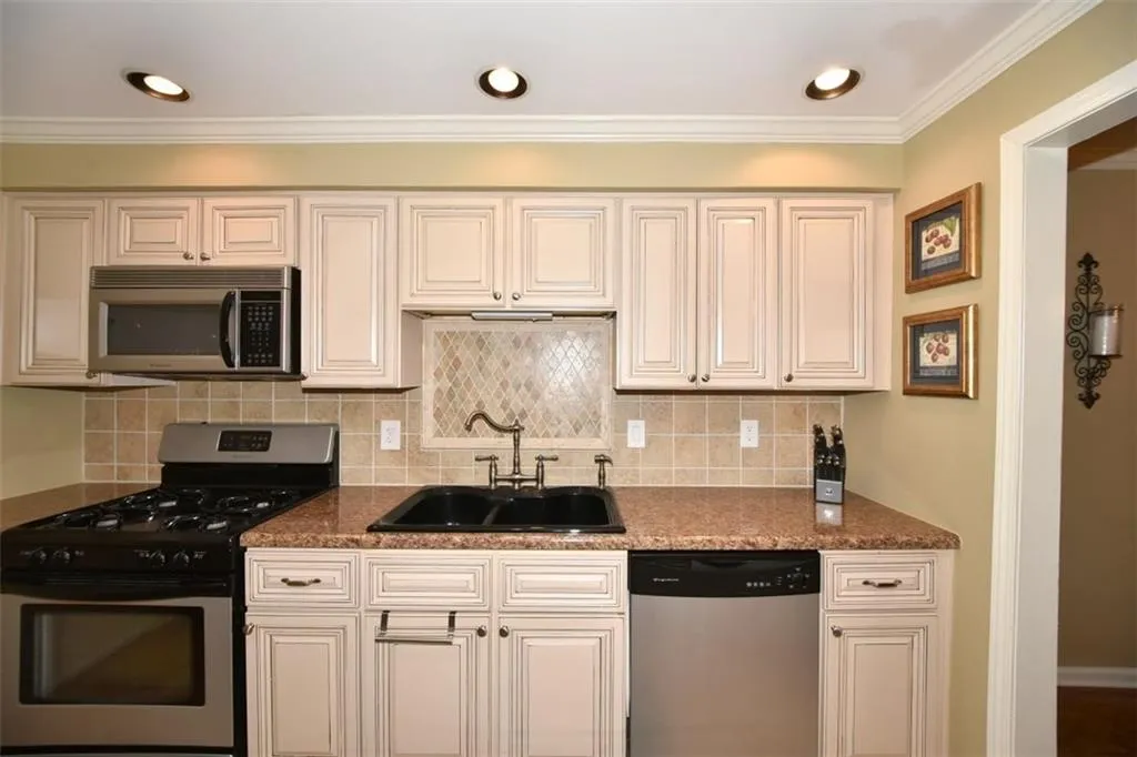 6851 Roswell Road Unit O-32, Atlanta, Georgia 30328, 3 Bedrooms Bedrooms, ,2 BathroomsBathrooms,Residential,Sold,6851 Roswell Road Unit O-32,5761050