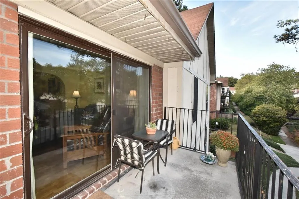 6851 Roswell Road Unit O-32, Atlanta, Georgia 30328, 3 Bedrooms Bedrooms, ,2 BathroomsBathrooms,Residential,Sold,6851 Roswell Road Unit O-32,5761050