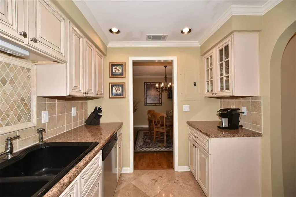 6851 Roswell Road Unit O-32, Atlanta, Georgia 30328, 3 Bedrooms Bedrooms, ,2 BathroomsBathrooms,Residential,Sold,6851 Roswell Road Unit O-32,5761050
