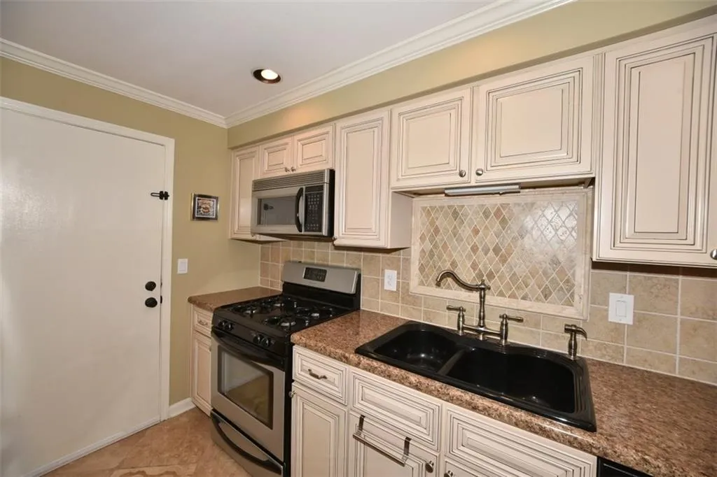 6851 Roswell Road Unit O-32, Atlanta, Georgia 30328, 3 Bedrooms Bedrooms, ,2 BathroomsBathrooms,Residential,Sold,6851 Roswell Road Unit O-32,5761050