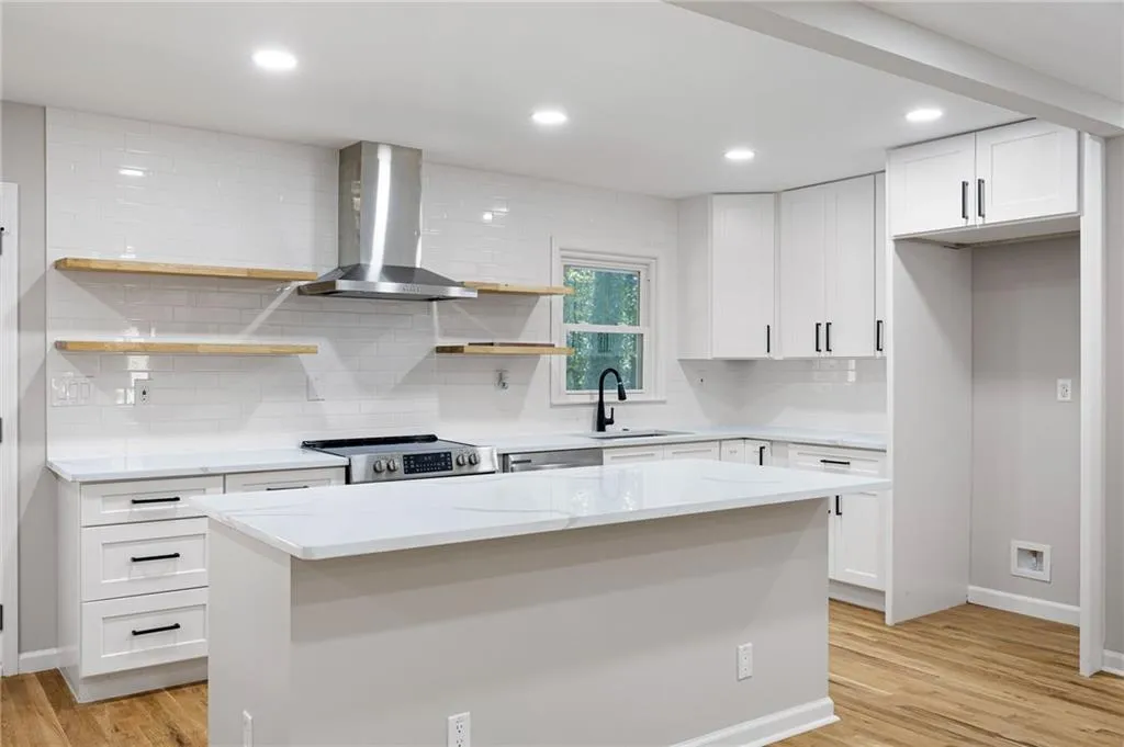 380 Thornwood Drive, Atlanta, Georgia 30328, 4 Bedrooms Bedrooms, ,3 BathroomsBathrooms,Residential,For Sale,380 Thornwood Drive,7664813