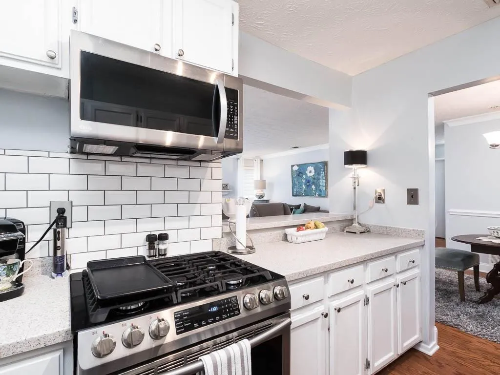 6808 Glenridge Drive Unit 6808b, Atlanta, Georgia 30328, 2 Bedrooms Bedrooms, ,2 BathroomsBathrooms,Residential,Sold,6808 Glenridge Drive Unit 6808b,5974713