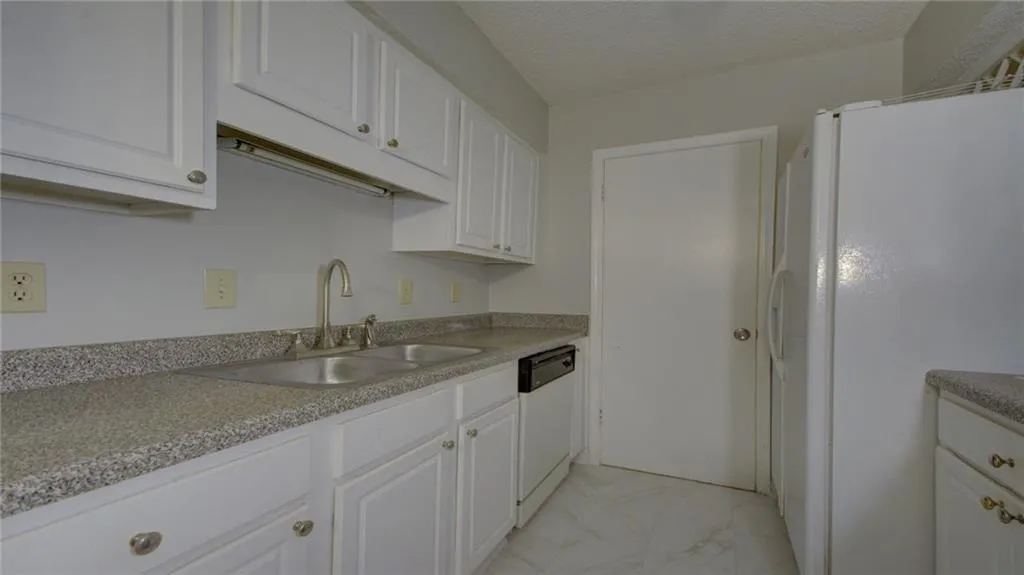 1005 Wingate Way, Sandy Springs, Georgia 30350, 2 Bedrooms Bedrooms, ,2 BathroomsBathrooms,Residential,Sold,1005 Wingate Way,6763758