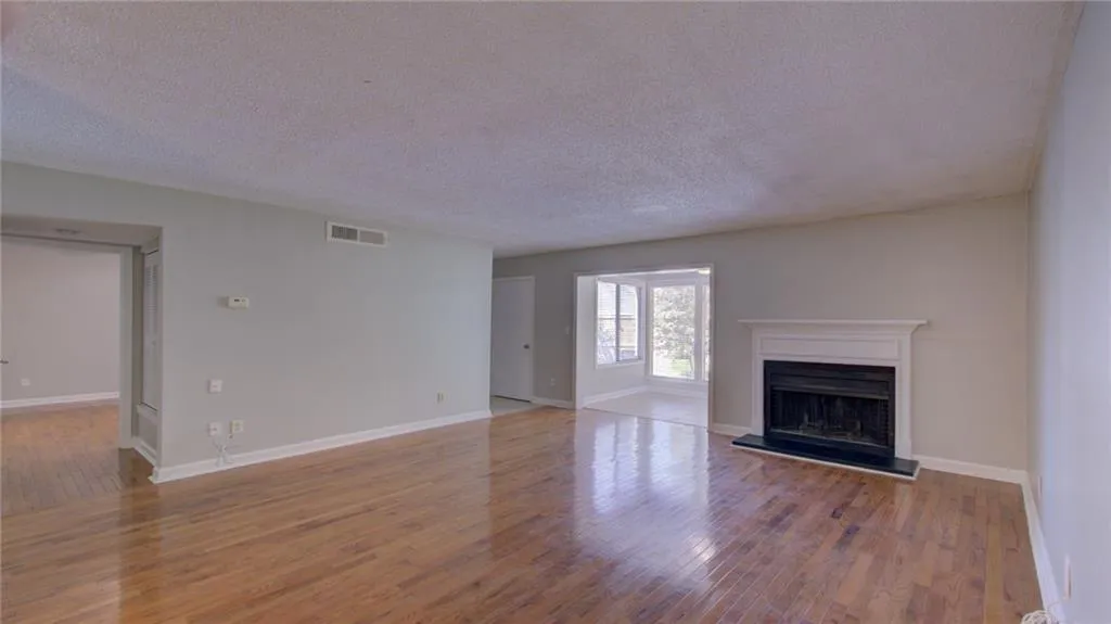 1005 Wingate Way, Sandy Springs, Georgia 30350, 2 Bedrooms Bedrooms, ,2 BathroomsBathrooms,Residential,Sold,1005 Wingate Way,6763758