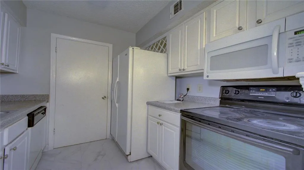 1005 Wingate Way, Sandy Springs, Georgia 30350, 2 Bedrooms Bedrooms, ,2 BathroomsBathrooms,Residential,Sold,1005 Wingate Way,6763758