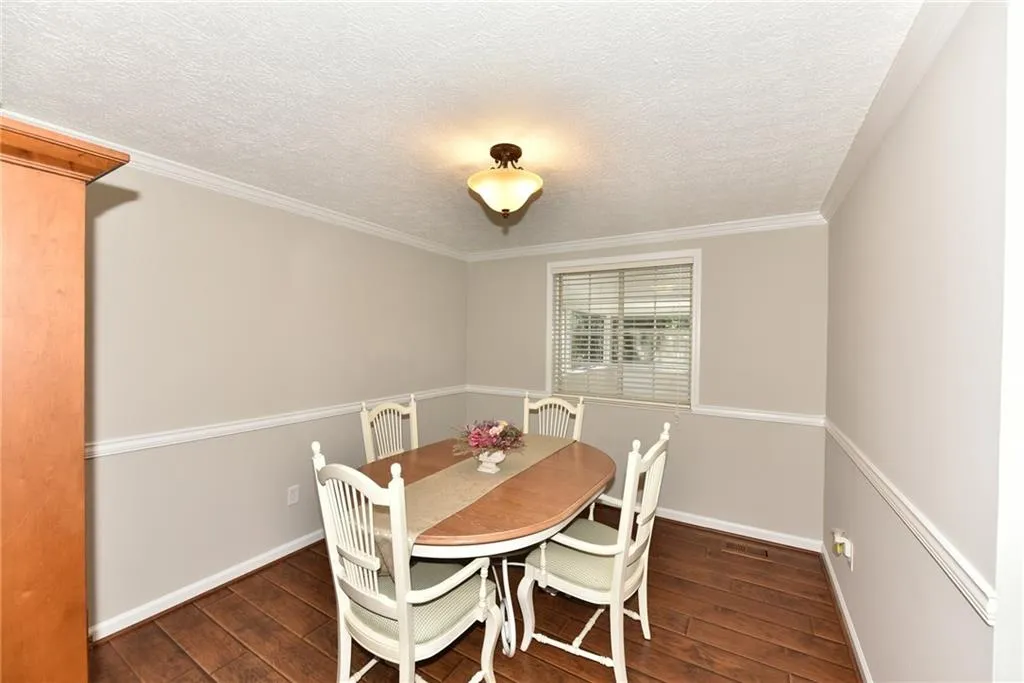 8881 Roberts Drive, Sandy Springs, Georgia 30350, 3 Bedrooms Bedrooms, ,2 BathroomsBathrooms,Residential,Sold,8881 Roberts Drive,5847064
