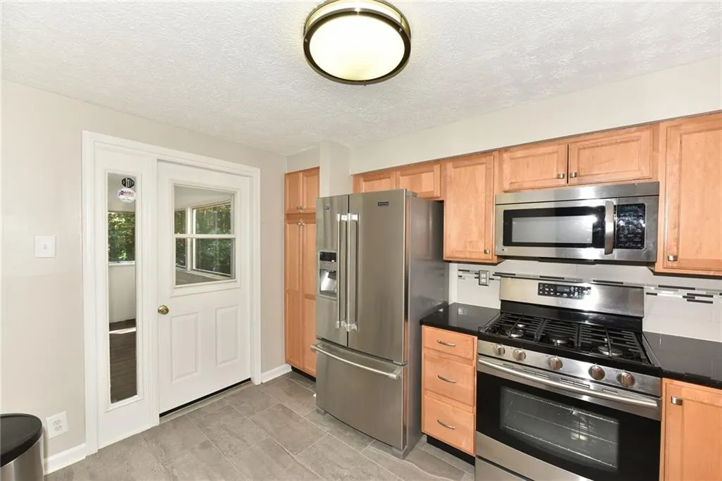 8881 Roberts Drive, Sandy Springs, Georgia 30350, 3 Bedrooms Bedrooms, ,2 BathroomsBathrooms,Residential,Sold,8881 Roberts Drive,5847064