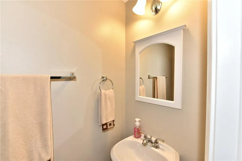 8881 Roberts Drive, Sandy Springs, Georgia 30350, 3 Bedrooms Bedrooms, ,2 BathroomsBathrooms,Residential,Sold,8881 Roberts Drive,5847064