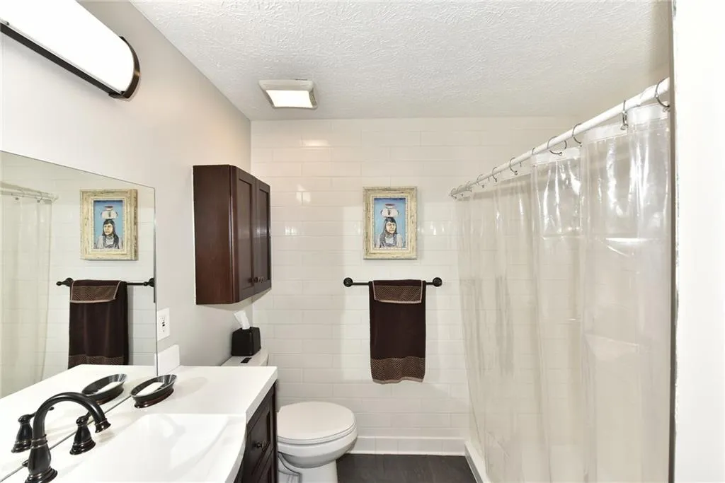 8881 Roberts Drive, Sandy Springs, Georgia 30350, 3 Bedrooms Bedrooms, ,2 BathroomsBathrooms,Residential,Sold,8881 Roberts Drive,5847064