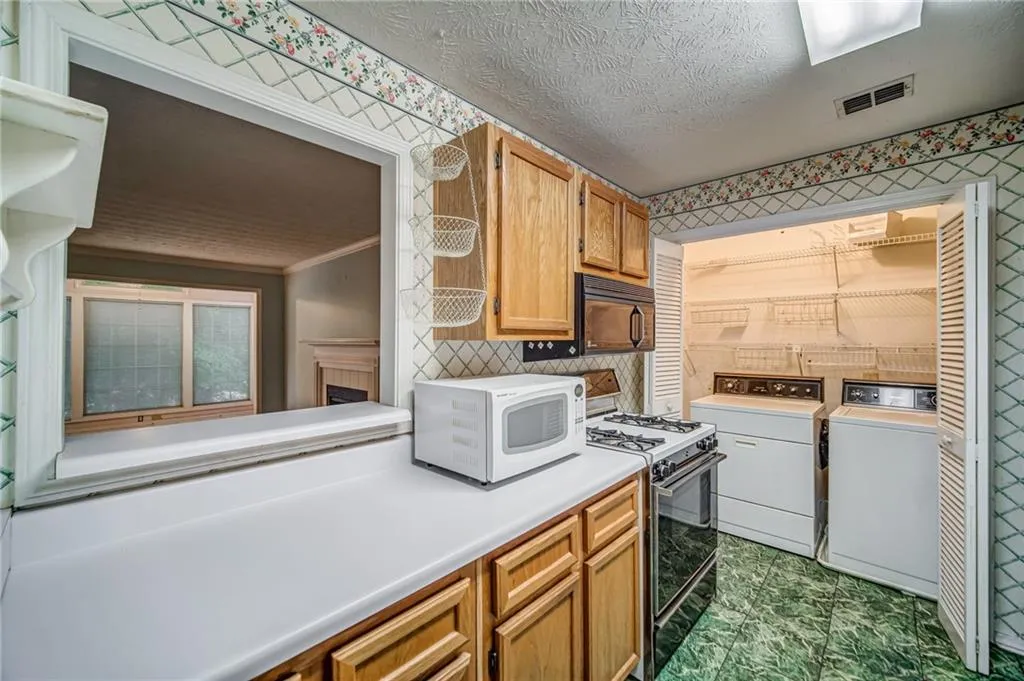 408 Gettysburg Place, Sandy Springs, Georgia 30350, 2 Bedrooms Bedrooms, ,2 BathroomsBathrooms,Residential,Sold,408 Gettysburg Place,6776080