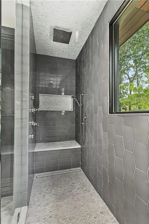 265 Tara Trail, Atlanta, Georgia 30327, 5 Bedrooms Bedrooms, ,4 BathroomsBathrooms,Residential,For Sale,265 Tara Trail,7650796