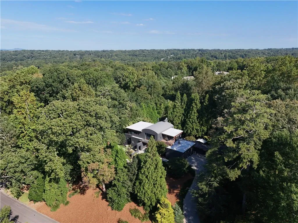 265 Tara Trail, Atlanta, Georgia 30327, 5 Bedrooms Bedrooms, ,4 BathroomsBathrooms,Residential,For Sale,265 Tara Trail,7650796