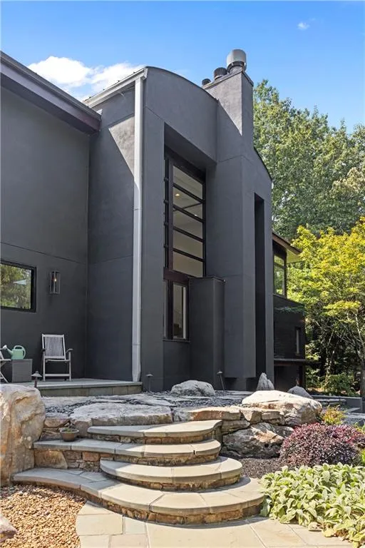 265 Tara Trail, Atlanta, Georgia 30327, 5 Bedrooms Bedrooms, ,4 BathroomsBathrooms,Residential,For Sale,265 Tara Trail,7650796