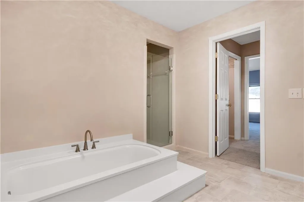 9755 Huntcliff Trace, Sandy Springs, Georgia 30350, 6 Bedrooms Bedrooms, ,5 BathroomsBathrooms,Residential,Sold,9755 Huntcliff Trace,6699936