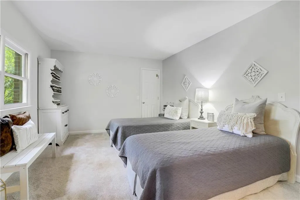 9755 Huntcliff Trace, Sandy Springs, Georgia 30350, 6 Bedrooms Bedrooms, ,5 BathroomsBathrooms,Residential,Sold,9755 Huntcliff Trace,6699936