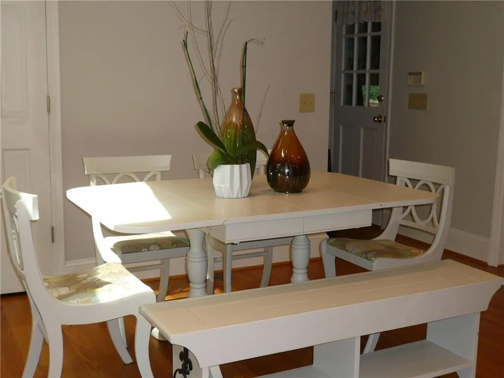 9755 Huntcliff Trace, Sandy Springs, Georgia 30350, 6 Bedrooms Bedrooms, ,5 BathroomsBathrooms,Residential,Sold,9755 Huntcliff Trace,6699936