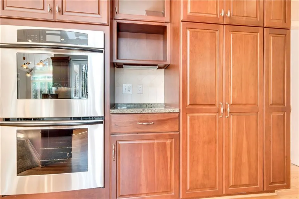 9755 Huntcliff Trace, Sandy Springs, Georgia 30350, 6 Bedrooms Bedrooms, ,5 BathroomsBathrooms,Residential,Sold,9755 Huntcliff Trace,6699936