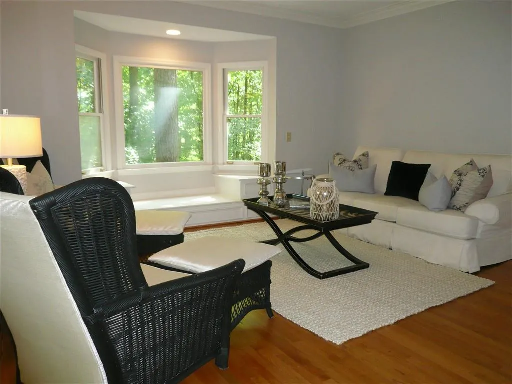 9755 Huntcliff Trace, Sandy Springs, Georgia 30350, 6 Bedrooms Bedrooms, ,5 BathroomsBathrooms,Residential,Sold,9755 Huntcliff Trace,6699936