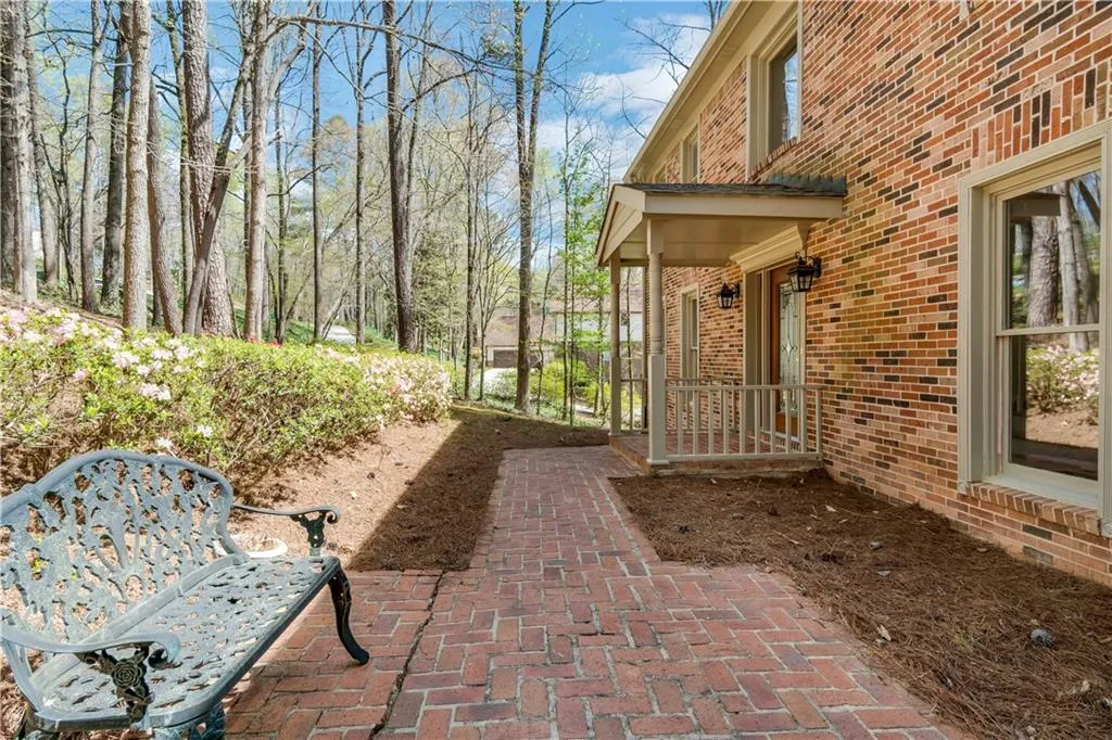 9755 Huntcliff Trace, Sandy Springs, Georgia 30350, 6 Bedrooms Bedrooms, ,5 BathroomsBathrooms,Residential,Sold,9755 Huntcliff Trace,6699936