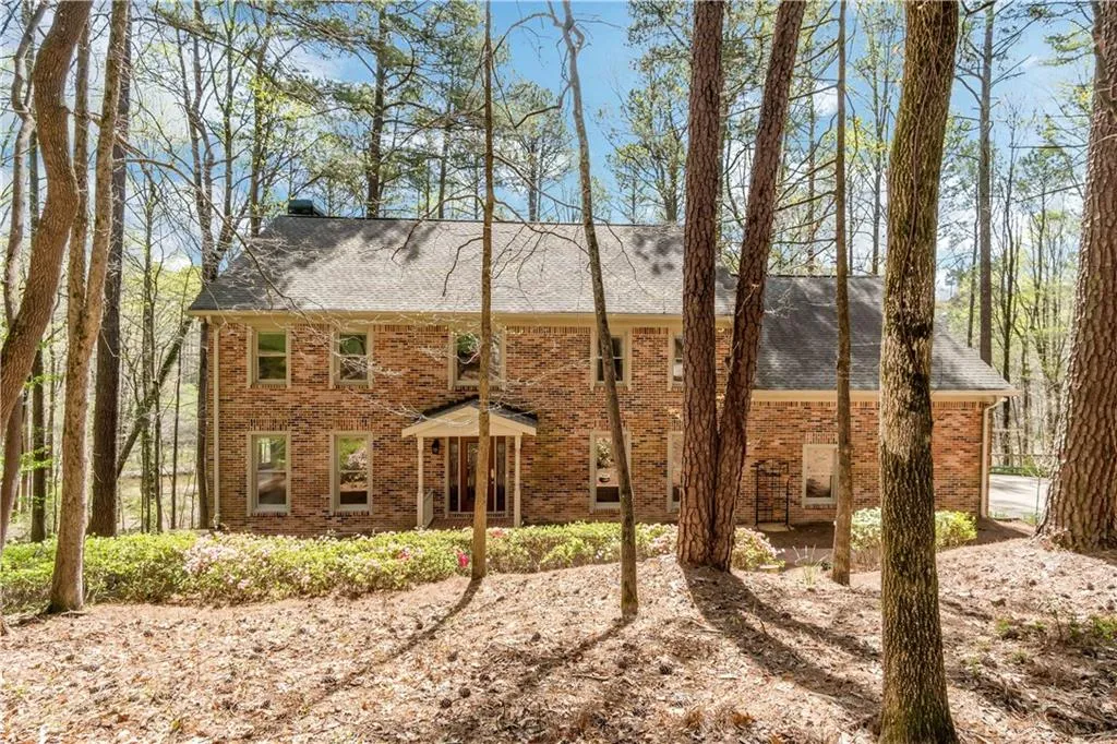 9755 Huntcliff Trace, Sandy Springs, Georgia 30350, 6 Bedrooms Bedrooms, ,5 BathroomsBathrooms,Residential,Sold,9755 Huntcliff Trace,6699936