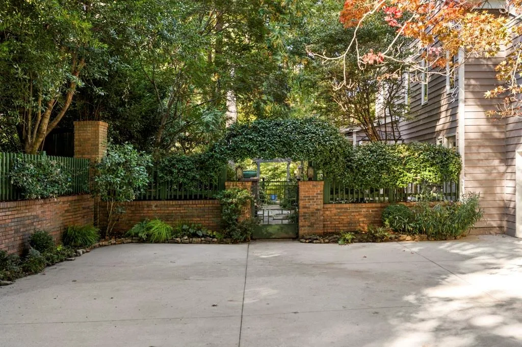 50 Old Powers Place, Sandy Springs, Georgia 30327, 4 Bedrooms Bedrooms, ,3 BathroomsBathrooms,Residential,Sold,50 Old Powers Place,7182007
