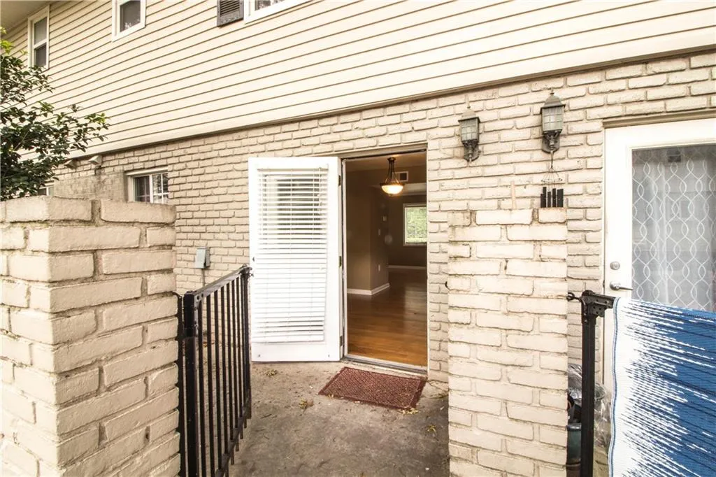 6940 Roswell Road Unit 8c, Atlanta, Georgia 30328, 2 Bedrooms Bedrooms, ,1 BathroomBathrooms,Residential,Sold,6940 Roswell Road Unit 8c,5846406