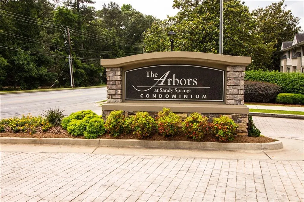 6940 Roswell Road Unit 8c, Atlanta, Georgia 30328, 2 Bedrooms Bedrooms, ,1 BathroomBathrooms,Residential,Sold,6940 Roswell Road Unit 8c,5846406