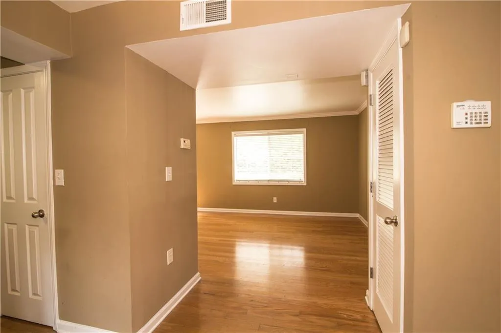 6940 Roswell Road Unit 8c, Atlanta, Georgia 30328, 2 Bedrooms Bedrooms, ,1 BathroomBathrooms,Residential,Sold,6940 Roswell Road Unit 8c,5846406