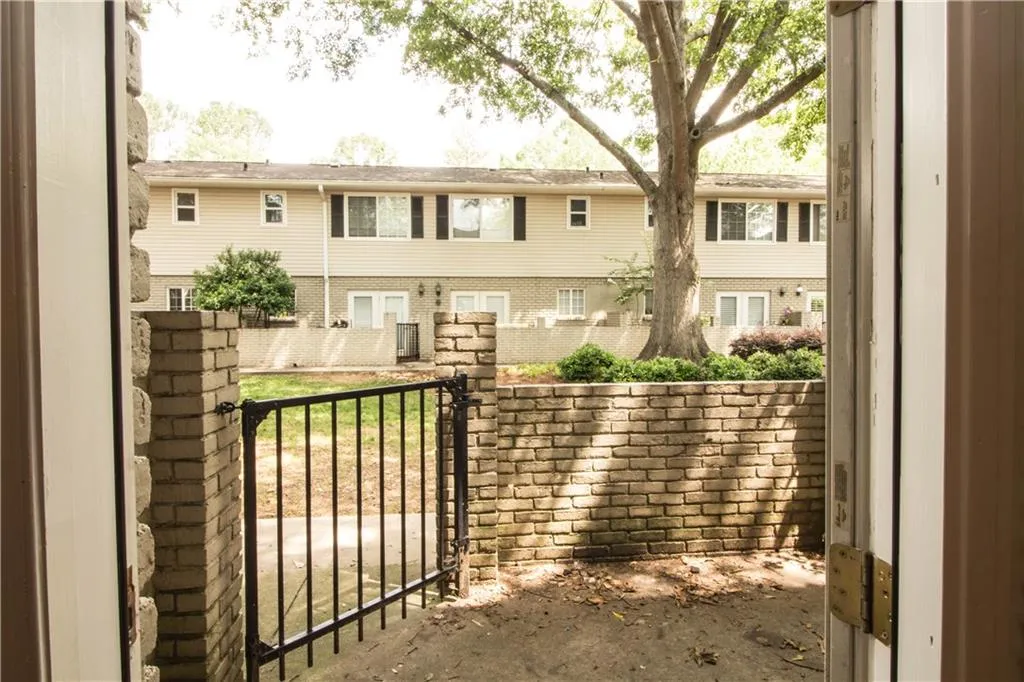 6940 Roswell Road Unit 8c, Atlanta, Georgia 30328, 2 Bedrooms Bedrooms, ,1 BathroomBathrooms,Residential,Sold,6940 Roswell Road Unit 8c,5846406