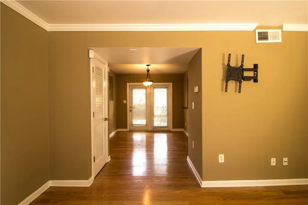 6940 Roswell Road Unit 8c, Atlanta, Georgia 30328, 2 Bedrooms Bedrooms, ,1 BathroomBathrooms,Residential,Sold,6940 Roswell Road Unit 8c,5846406
