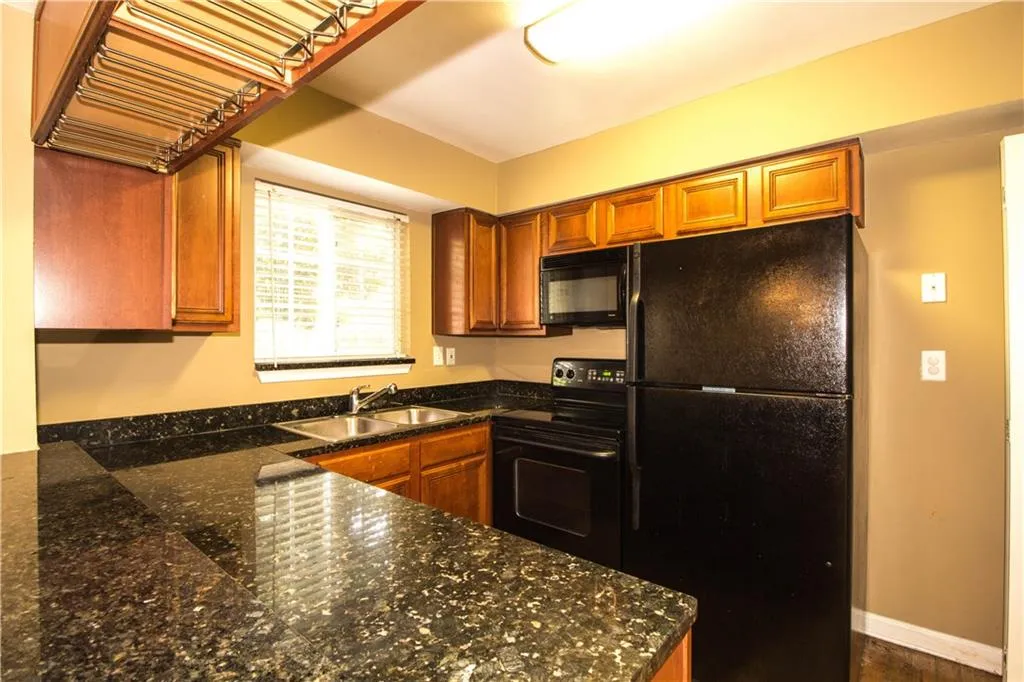 6940 Roswell Road Unit 8c, Atlanta, Georgia 30328, 2 Bedrooms Bedrooms, ,1 BathroomBathrooms,Residential,Sold,6940 Roswell Road Unit 8c,5846406