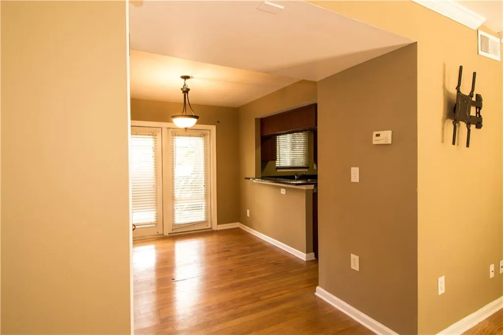 6940 Roswell Road Unit 8c, Atlanta, Georgia 30328, 2 Bedrooms Bedrooms, ,1 BathroomBathrooms,Residential,Sold,6940 Roswell Road Unit 8c,5846406