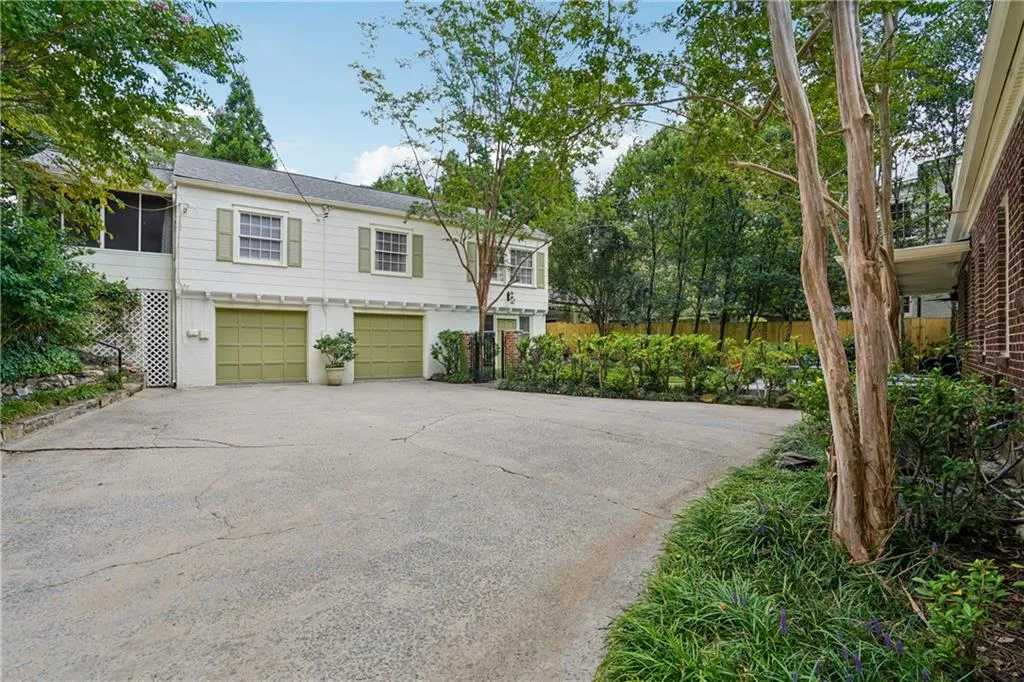 1821 N Rock Springs Road Ne, Atlanta, Georgia 30324, 5 Bedrooms Bedrooms, ,4 BathroomsBathrooms,Residential,For Sale,1821 N Rock Springs Road Ne,7644066