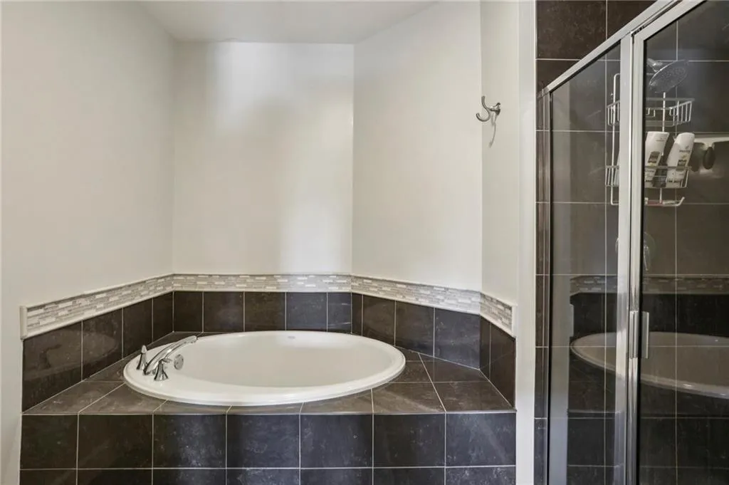 325 E Paces Ferry Road Ne Unit 1805, Atlanta, Georgia 30305, 2 Bedrooms Bedrooms, 0 ,2 BathroomsBathrooms,Residential,For Sale,325 E Paces Ferry Road Ne Unit 1805,7745583