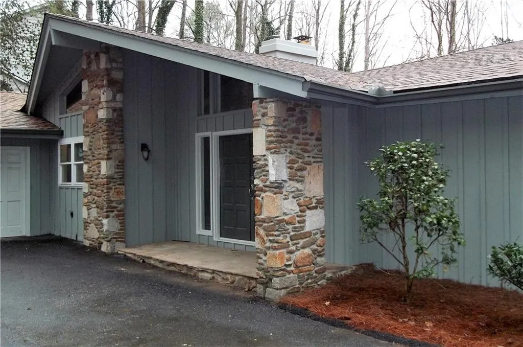 9045 Huntcliff Trace, Sandy Springs, Georgia 30350, 5 Bedrooms Bedrooms, ,4 BathroomsBathrooms,Residential,Sold,9045 Huntcliff Trace,5651209