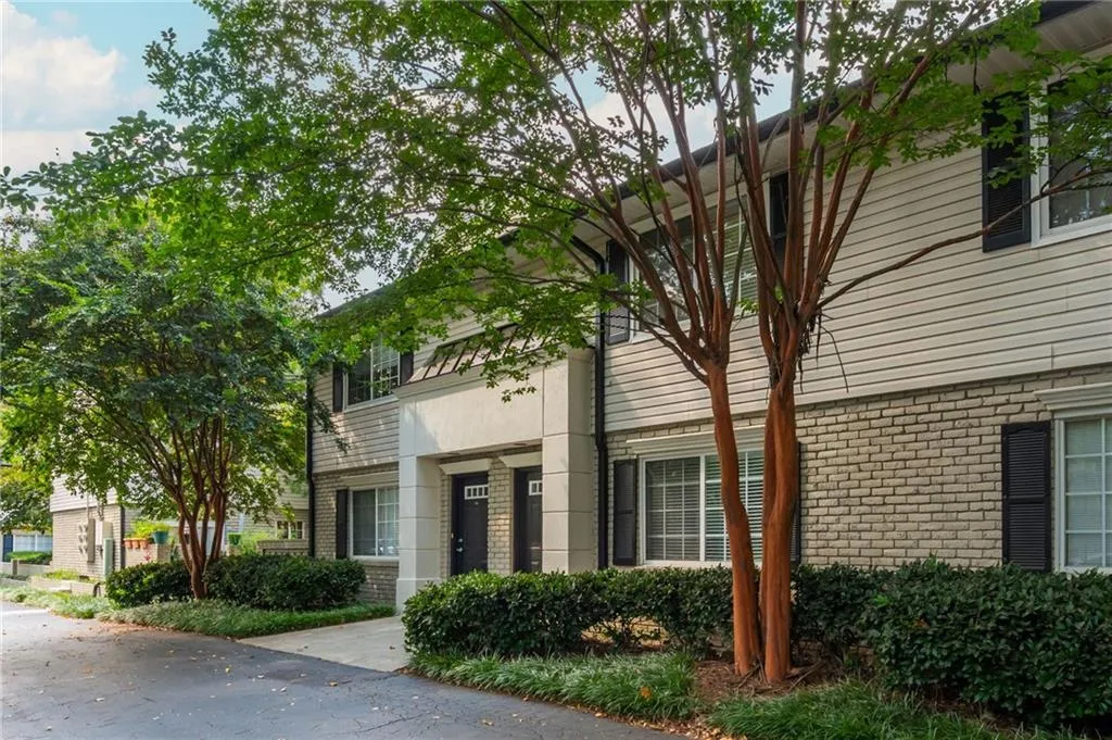6940 Roswell Road Unit B4, Atlanta, Georgia 30328, 2 Bedrooms Bedrooms, ,1 BathroomBathrooms,Residential,For Sale,6940 Roswell Road Unit B4,7643255