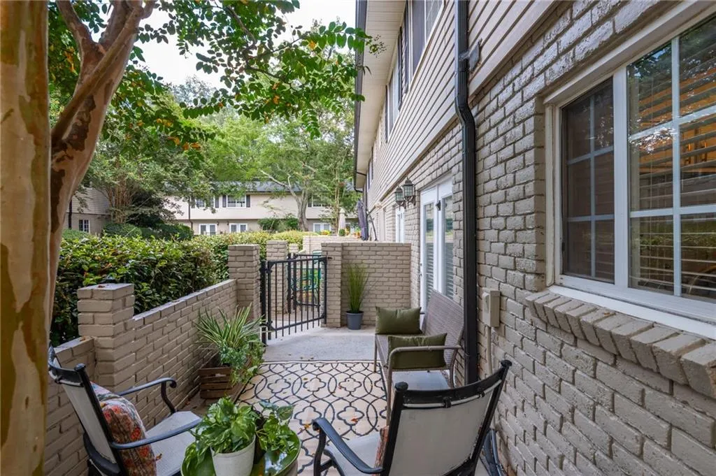 6940 Roswell Road Unit B4, Atlanta, Georgia 30328, 2 Bedrooms Bedrooms, ,1 BathroomBathrooms,Residential,For Sale,6940 Roswell Road Unit B4,7643255