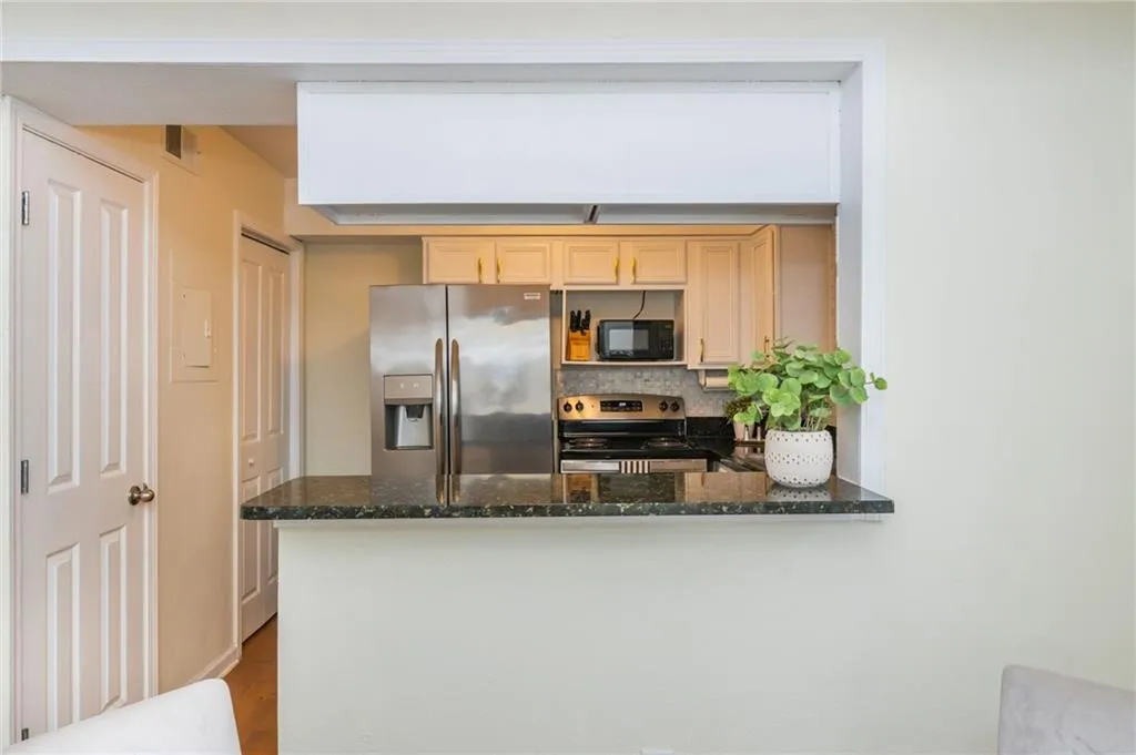 6940 Roswell Road Unit B4, Atlanta, Georgia 30328, 2 Bedrooms Bedrooms, ,1 BathroomBathrooms,Residential,For Sale,6940 Roswell Road Unit B4,7643255