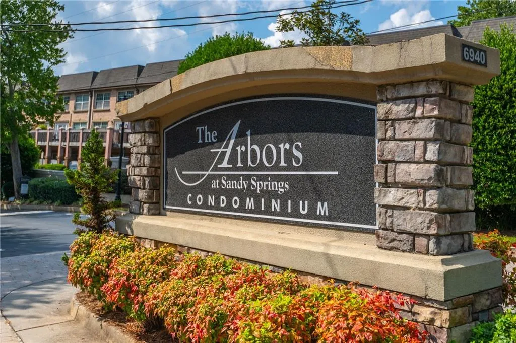 6940 Roswell Road Unit B4, Atlanta, Georgia 30328, 2 Bedrooms Bedrooms, ,1 BathroomBathrooms,Residential,For Sale,6940 Roswell Road Unit B4,7643255