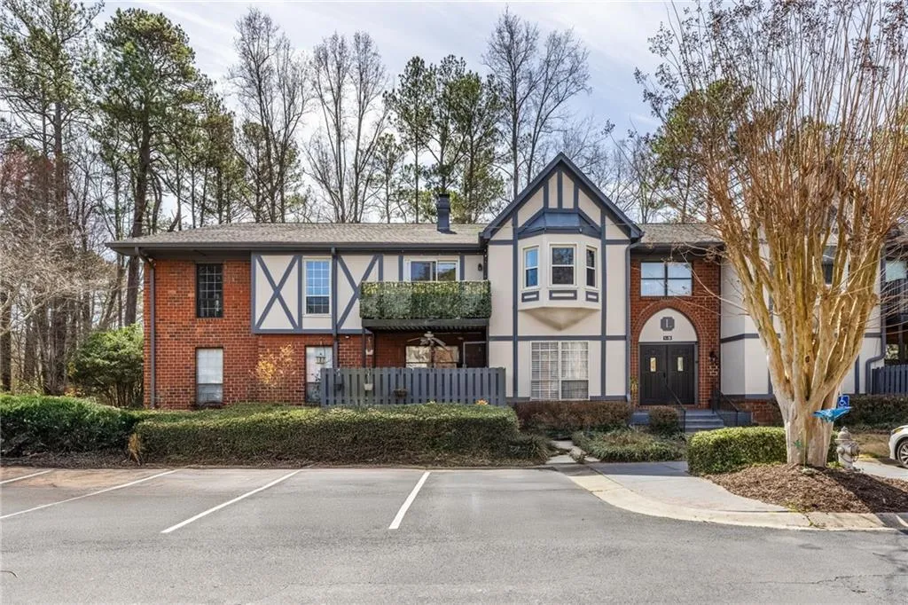 6851 Roswell Road Unit L1, Atlanta, Georgia 30328, 3 Bedrooms Bedrooms, ,2 BathroomsBathrooms,Residential,For Sale,6851 Roswell Road Unit L1,7667877