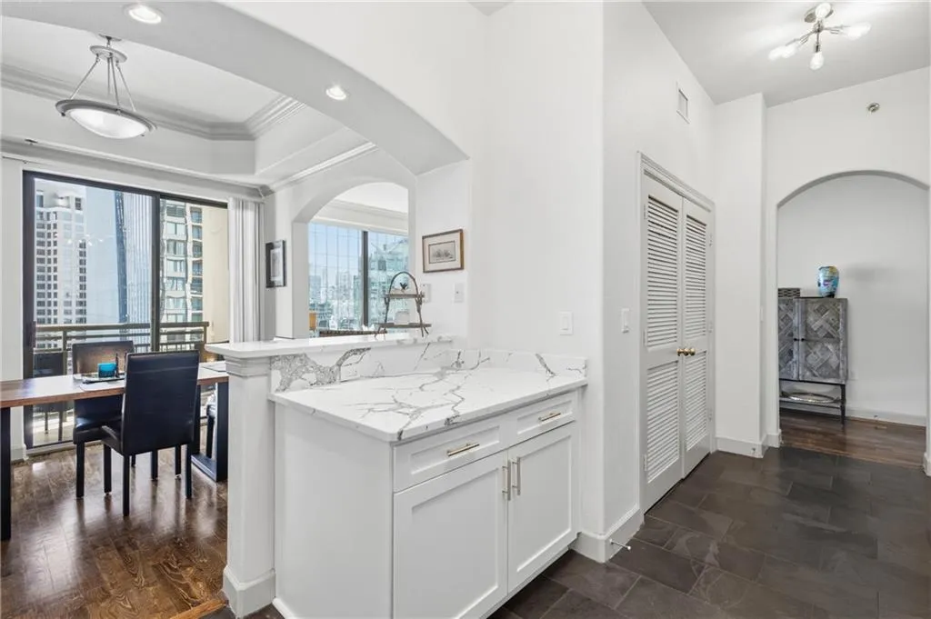 3445 Stratford Road Ne Unit 2104, Atlanta, Georgia 30326, 2 Bedrooms Bedrooms, 0 ,2 BathroomsBathrooms,Residential,Sold,3445 Stratford Road Ne Unit 2104,7736572