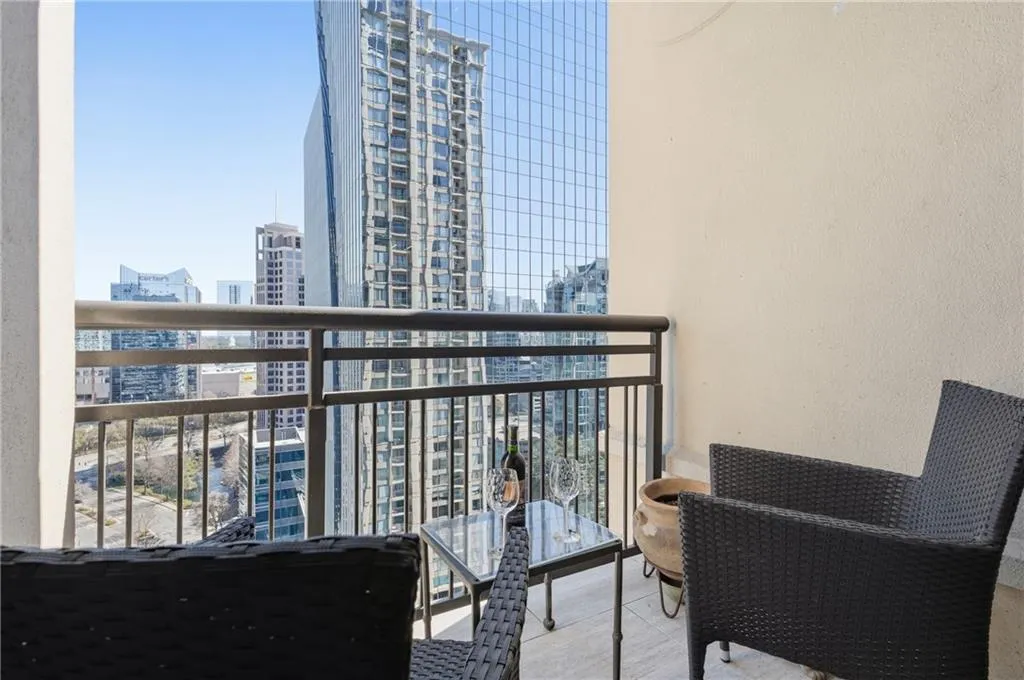 3445 Stratford Road Ne Unit 2104, Atlanta, Georgia 30326, 2 Bedrooms Bedrooms, 0 ,2 BathroomsBathrooms,Residential,For Sale,3445 Stratford Road Ne Unit 2104,7736572