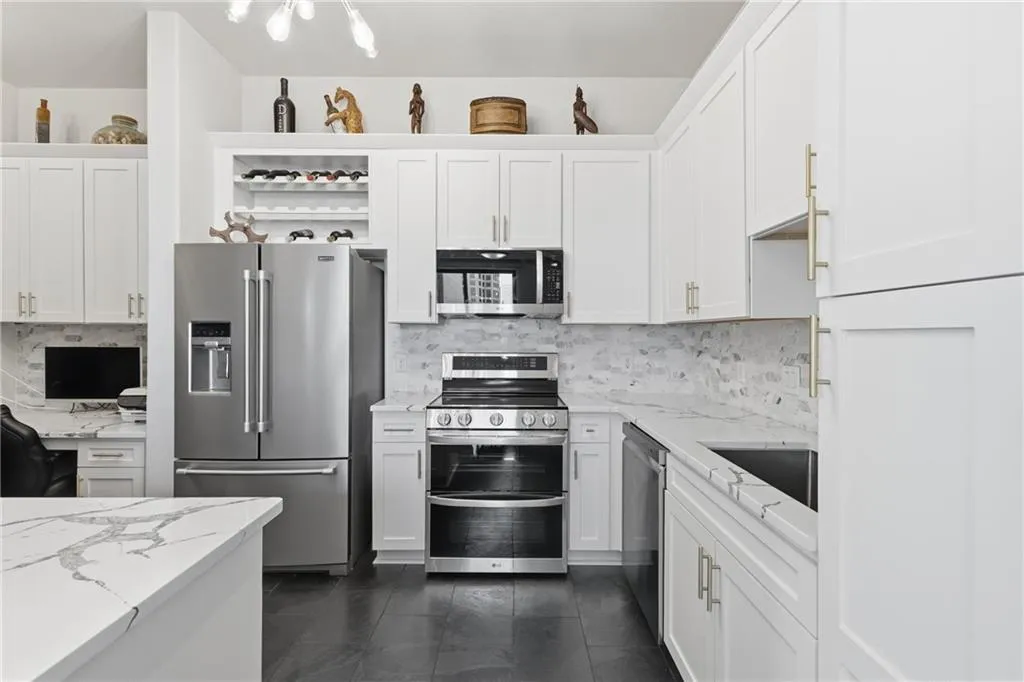 3445 Stratford Road Ne Unit 2104, Atlanta, Georgia 30326, 2 Bedrooms Bedrooms, 0 ,2 BathroomsBathrooms,Residential,Sold,3445 Stratford Road Ne Unit 2104,7736572